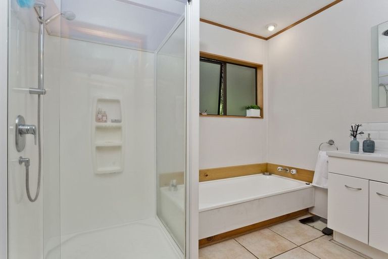 Photo of property in 1/51 Roberts Road, Glenfield, Auckland, 0629