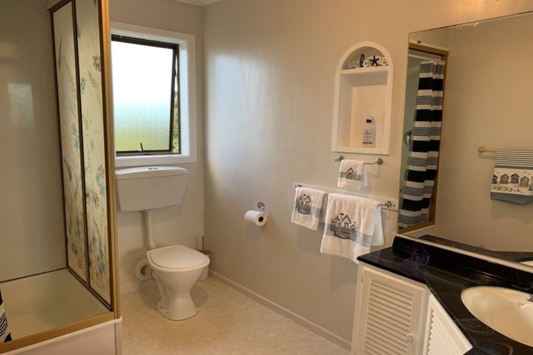 Photo of property in 8 Elliston Crescent, Stanmore Bay, Whangaparaoa, 0932