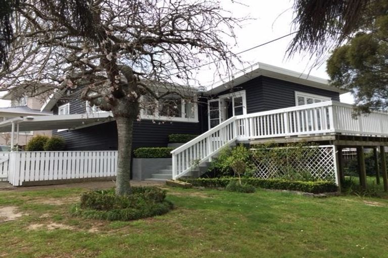 Photo of property in 19 Sunnynook Road, Forrest Hill, Auckland, 0620