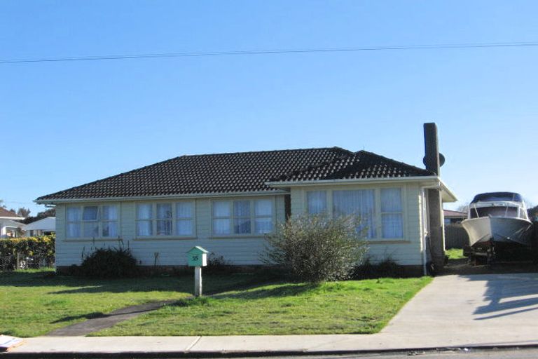 Photo of property in 35 Cargill Street, Papakura, 2110