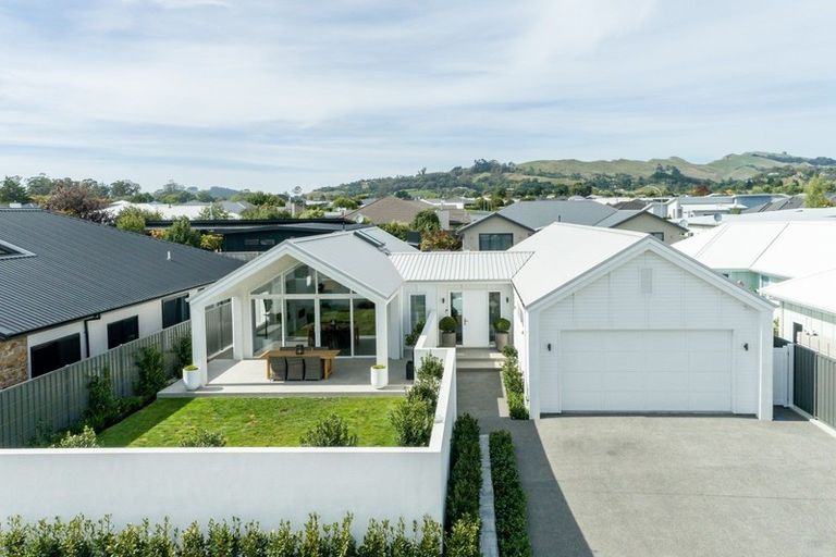 Photo of property in 25 Grooby Place, Havelock North, 4130