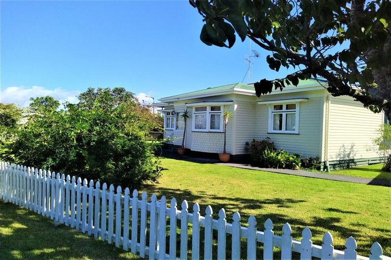 Photo of property in 11 Darlington Street, Ngatea, 3503