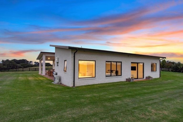 Photo of property in 125 Wharf Road, Clarks Beach, Pukekohe, 2679