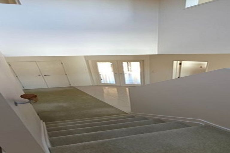 Photo of property in 5 Queen Natalie Place, Massey, Auckland, 0614