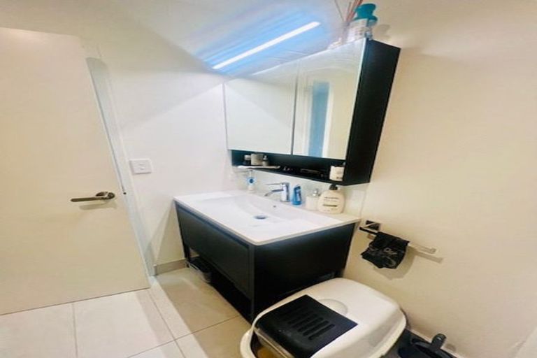 Photo of property in 10 Rara Lane, Manukau, Auckland, 2104