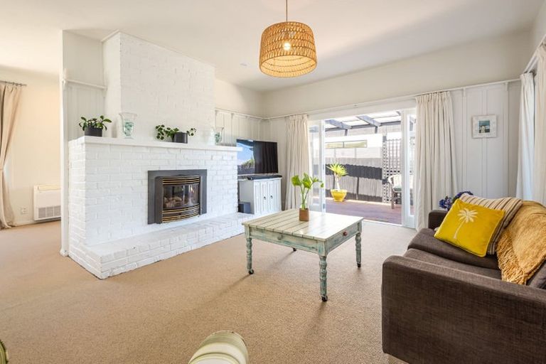 Photo of property in 2/128 Weston Road, St Albans, Christchurch, 8052