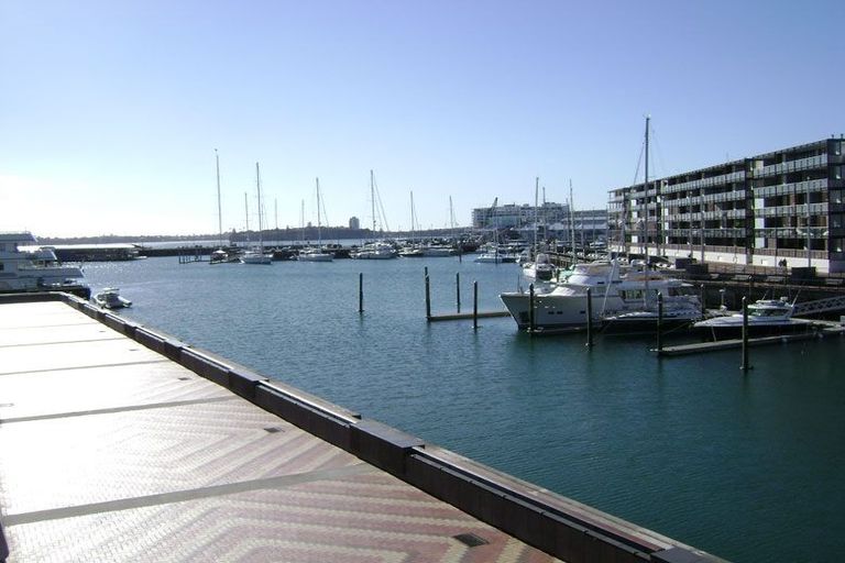 Photo of property in Stratis Apartments At Lighter Quay, 310/83 Halsey Street, Auckland Central, Auckland, 1010