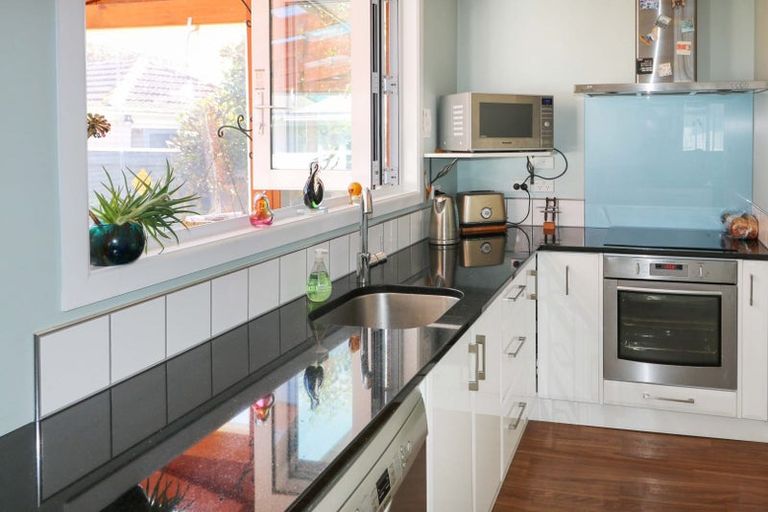 Photo of property in 5 Holyoake Crescent, Avalon, Lower Hutt, 5011