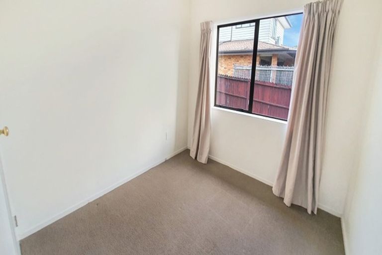 Photo of property in 1/111 Sturges Road, Henderson, Auckland, 0612