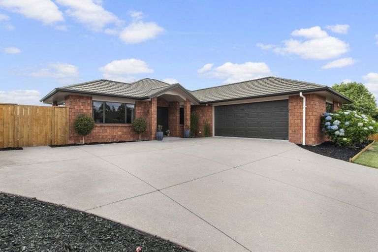 Photo of property in 22 Whitney Place, Rototuna North, Hamilton, 3210