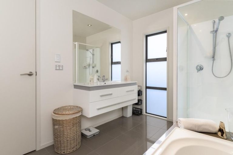 Photo of property in 300 Carmichael Road, Brookfield, Tauranga, 3110