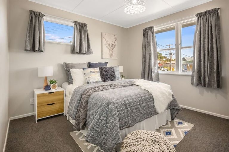 Photo of property in 11 Cara Crescent, Paparangi, Wellington, 6037