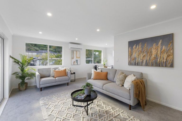 Photo of property in 24 Hartford Crescent, Totara Park, Upper Hutt, 5018