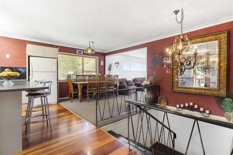 Photo of property in 36 Cascades Road, Pakuranga Heights, Auckland, 2010