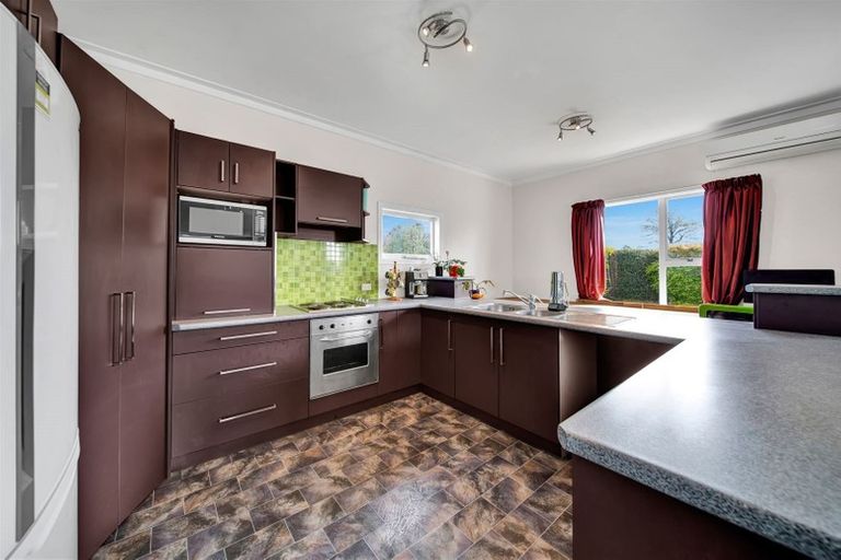 Photo of property in 37 Wallscourt Place, Normanby, Hawera, 4614