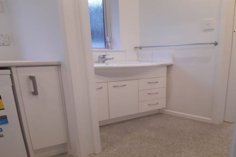 Photo of property in 3d Peckham Grove, Tawa, Wellington, 5028