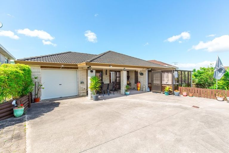 Photo of property in 2/35 Derrimore Heights, Clover Park, Auckland, 2019