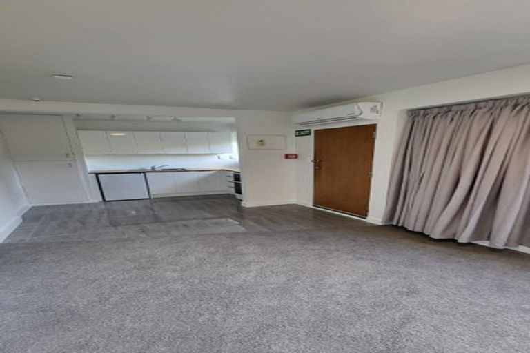 Photo of property in 2/8 Governor Road, Northland, Wellington, 6012