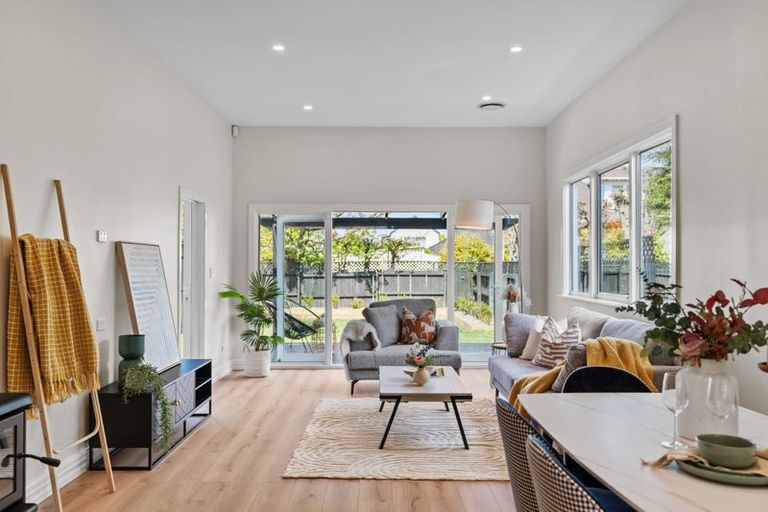 Photo of property in 10 Weston Road, St Albans, Christchurch, 8052