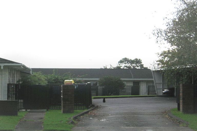 Photo of property in 2/20 Mcleod Road, Henderson, Auckland, 0612