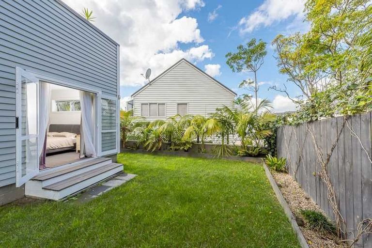 Photo of property in 123a Hobsonville Road, West Harbour, Auckland, 0618