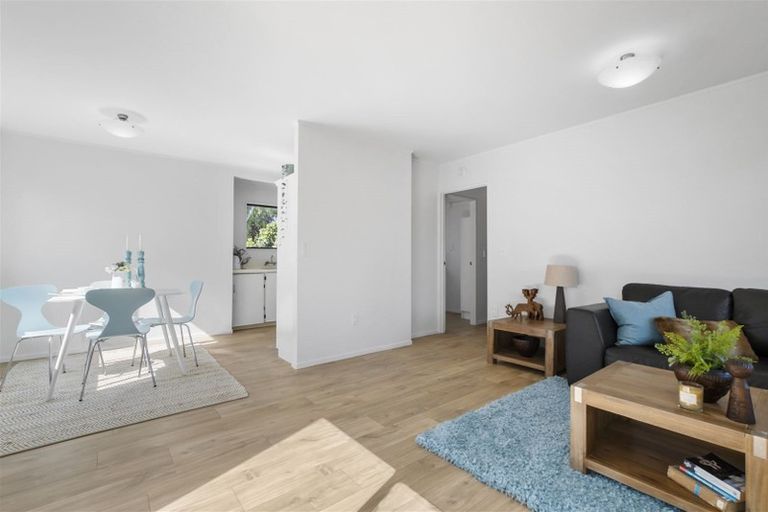 Photo of property in 1/28 Powrie Street, Glenfield, Auckland, 0629