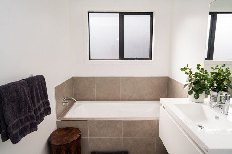 Photo of property in 50 Jack Hanley Drive, Jacks Point, Queenstown, 9371