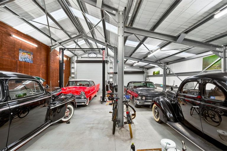 Photo of property in 80 Station Road, Kumeu, 0891