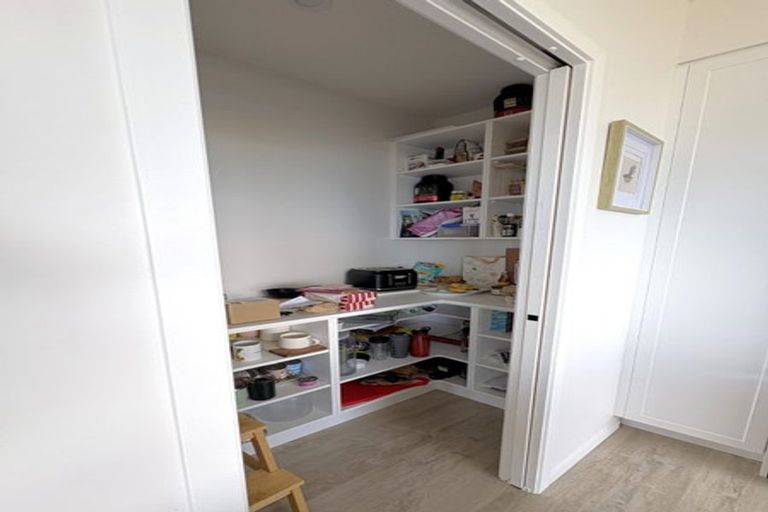 Photo of property in 37 Boeing Way, Newlands, Wellington, 6037
