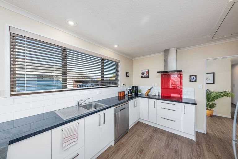 Photo of property in 156 Sawyers Arms Road, Northcote, Christchurch, 8052