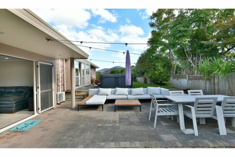 Photo of property in 11 Lakeside Drive, Orewa, 0931