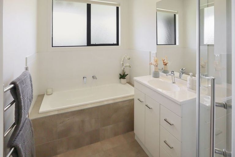 Photo of property in 26a-b Ethereal Crescent, Mount Pisa, Cromwell, 9383