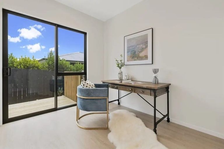 Photo of property in 73 Highland Park Drive, Botany Downs, Auckland, 2010