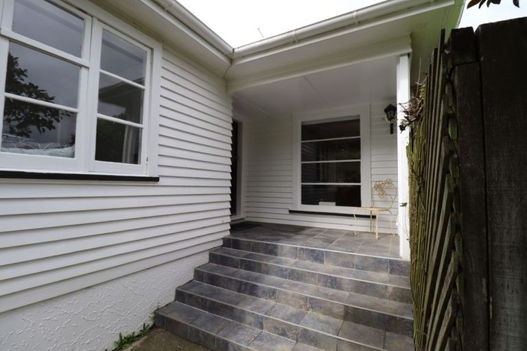 Photo of property in 52 Collins Avenue, Tawa, Wellington, 5028