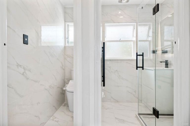 Photo of property in 1/11 Tonkin Drive, Sunnynook, Auckland, 0620