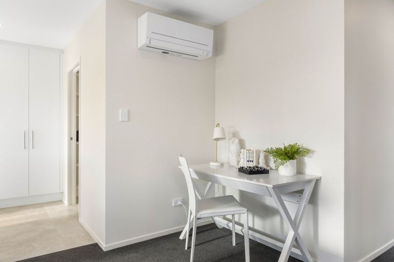 Photo of property in 2 Graeme Cooper Lane, Avonhead, Christchurch, 8042