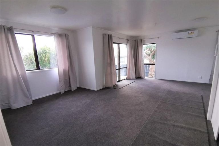 Photo of property in 2/43 Taitimu Drive, Weymouth, Auckland, 2103