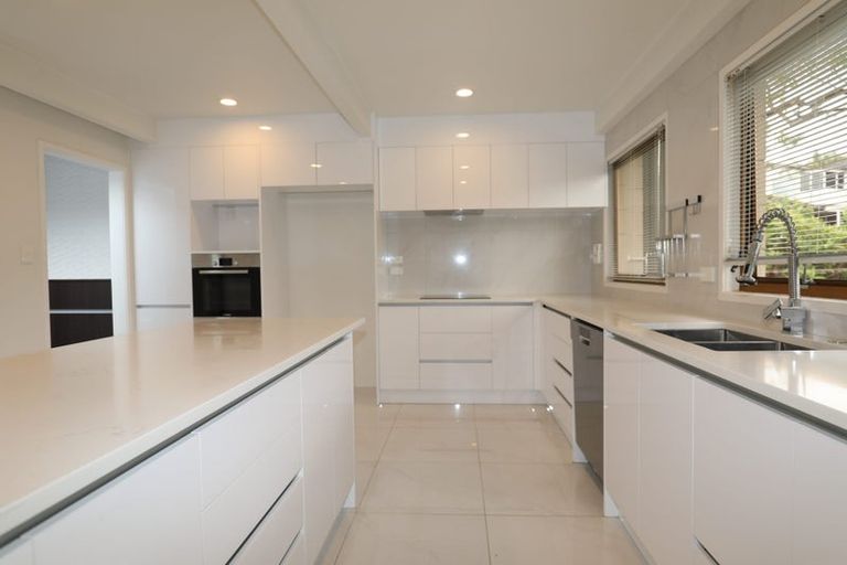 Photo of property in 11 Ganymede Place, Half Moon Bay, Auckland, 2012