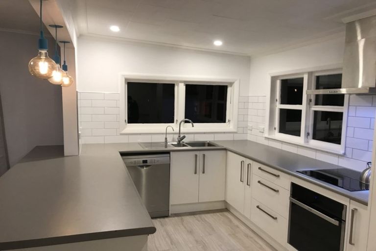 Photo of property in 17 Winchester Avenue, Pinehaven, Upper Hutt, 5019