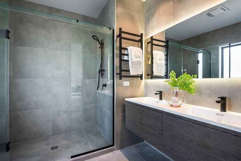 Photo of property in 18 Mina Way, Browns Bay, Auckland, 0630