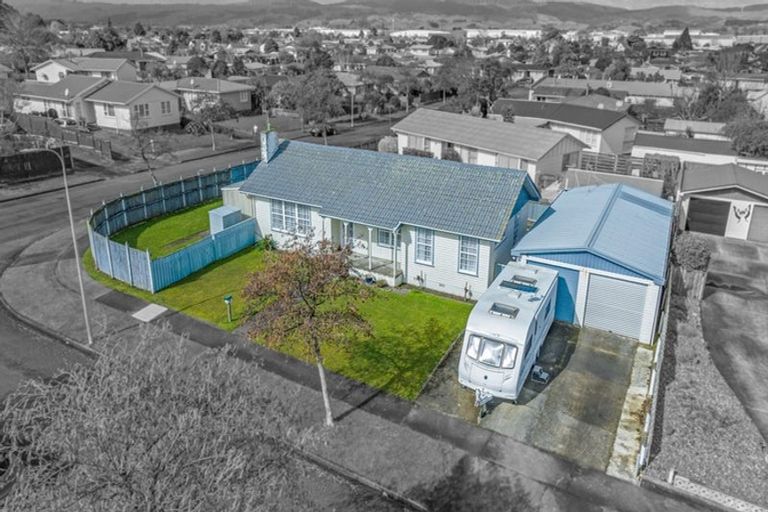 Photo of property in 1 Wairau Place, Kelvin Grove, Palmerston North, 4414