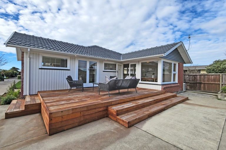 Photo of property in 15 Longmuir Street, Ilam, Christchurch, 8041