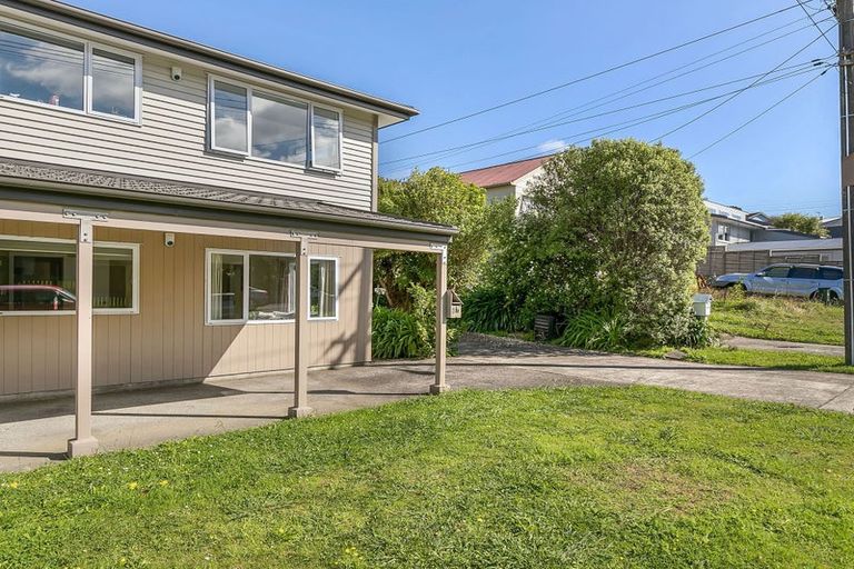 Photo of property in 2/19 Ranui Terrace, Tawa, Wellington, 5028