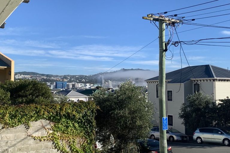 Photo of property in 2/4 Derby Street, Mount Victoria, Wellington, 6011