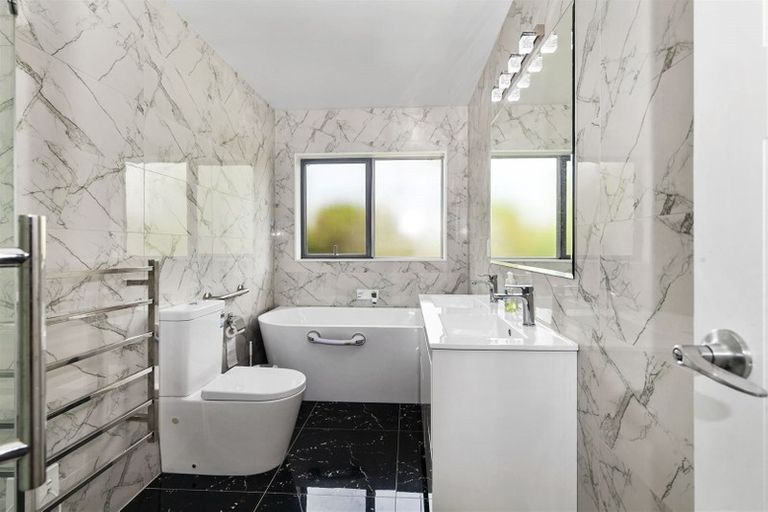 Photo of property in 77a Royal Road, Massey, Auckland, 0614