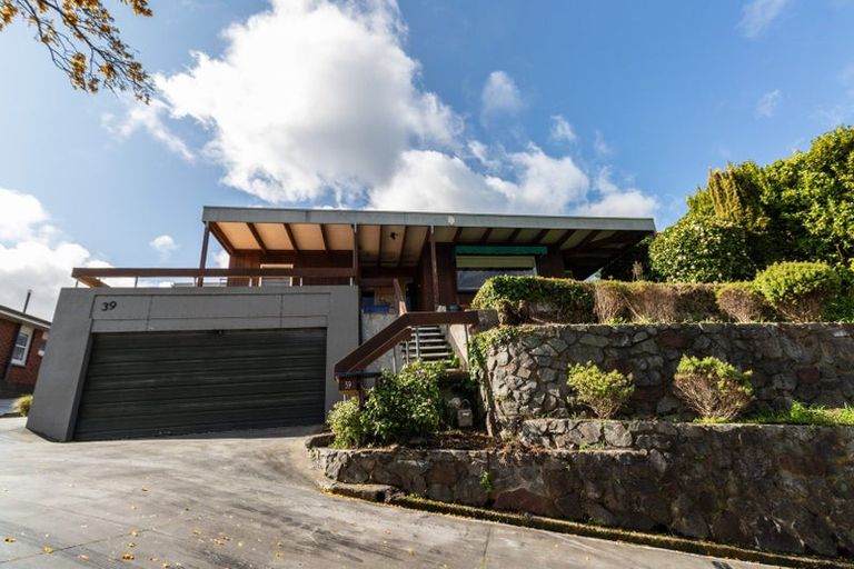 Photo of property in 39 Lucknow Terrace, Khandallah, Wellington, 6035