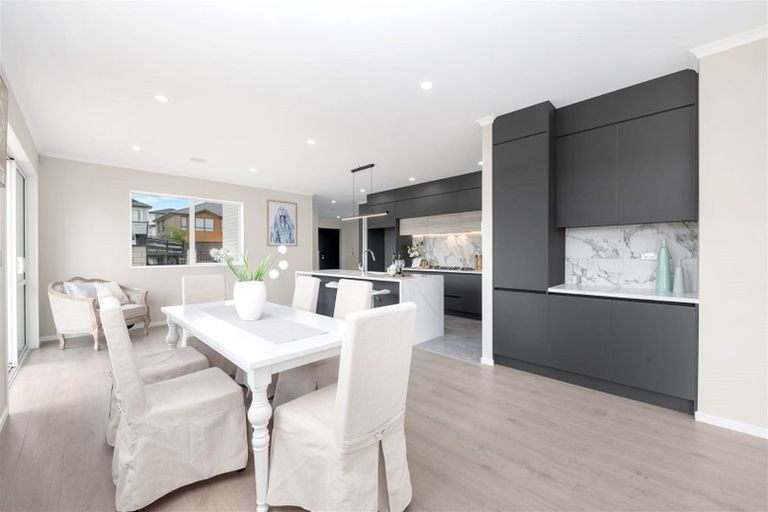 Photo of property in 15 Drumconnell Drive, Flat Bush, Auckland, 2019