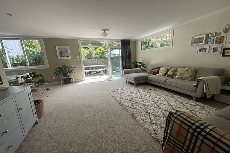 Photo of property in 2 Te Kura Road, Pukerua Bay, 5026