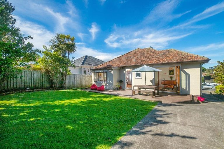 Photo of property in 76b Walmer Road, Point Chevalier, Auckland, 1022