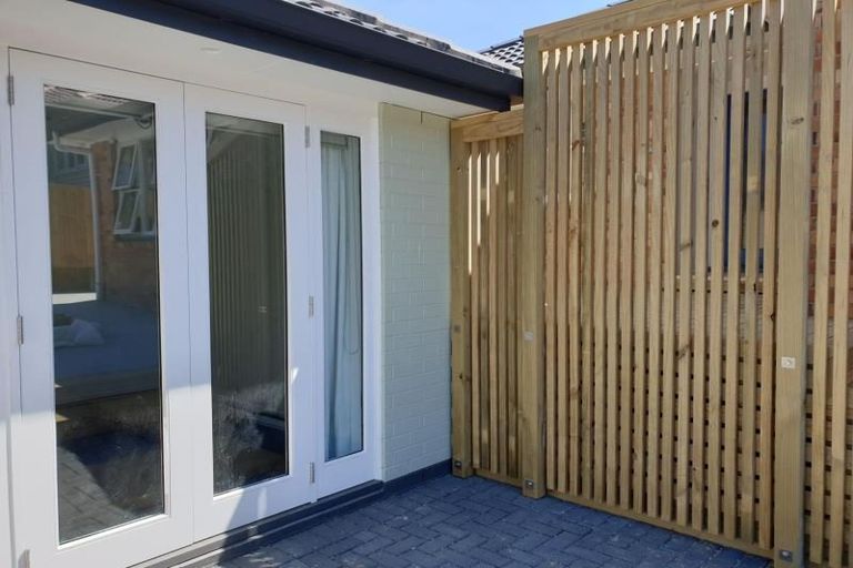 Photo of property in 19 Taupo Street, Green Bay, Auckland, 0604